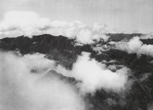 Hua shan, Pai yun, Shensi, Nuages blancs autour du sommet du Mont Sacré - Ernst Boerschmann