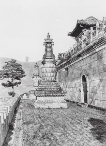 Jehol, Pu lo sze, Chihli, Terrasse dans le monastère lamaïque Pu lo sze - Ernst Boerschmann