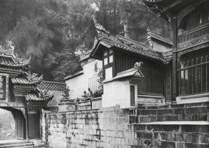 Kuanhien, Ori Lang miao, Szechuan, Première cour avant du temple Ori Lang - Ernst Boerschmann