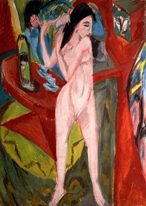 Femme nue se peignant les cheveux