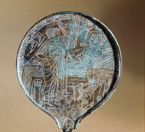 Art étrusque : dos de miroir en bronze : Aphrodite persuadant Hélène de suivre Paris à Troie. Ve siècle av. J.-C. Rome, Museo Nazionale di Villa Giulia - Etruscan