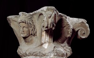 Civilisation étrusque : chapiteaux de colonnes décorés de la tombe Campanari à Vulci, Italie. Fin 4e, début 3e siècle av. J.-C. Florence, Museo Archeologico - Etruscan