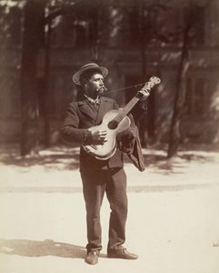 Joueur de guitare, Paris - Eugène Atget