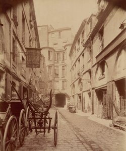 Cour du Dragon (Dragon Court),1905 (photo) - Eugène Atget
