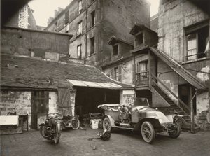Cour, rue de Valence - Eugène Atget