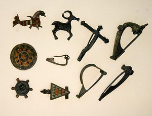 Broches - European European