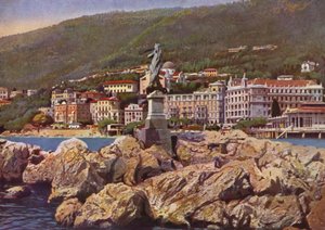 Abbazia, maintenant Opatija en Croatie : Madonna del Mare, en arrière-plan l