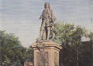Statue de Mahé Labourdonnais, Place du Gouvernement - European Photographer
