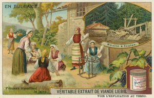 Femmes bulgares filant la laine et un moulin à foulon - European School