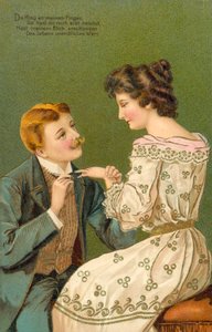 Homme proposant le mariage à une jeune femme, sur le point de lui passer une bague au doigt - European School