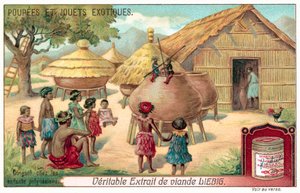 Enfants polynésiens regardant un spectacle de marionnettes - European School