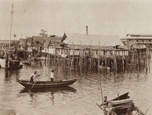 Maisons de pêcheurs construites sur pilotis au-dessus de l
