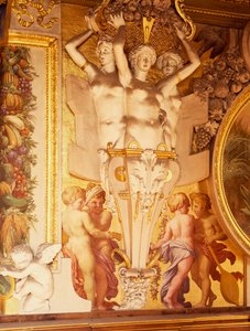 Fresques et œuvres en stuc dans la galerie de François Ier au Château de Fontainebleau, France (site du patrimoine mondial de l