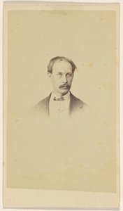 [Homme non identifié avec moustache, en vignette]