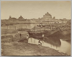 Pont de bateaux sur la rivière Gumti près du Chattar Manzil et du Fusseed Bakah ou ancien palais - Felice A. Beato