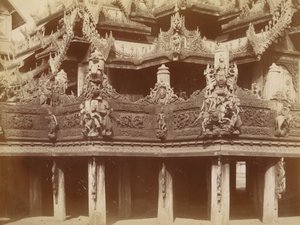 Sculpture sur le balcon, Kyaung à Myingyan - Felice Beato