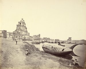 Palais Chutter Manzil, avec le bateau du roi en forme de poisson sur la rivière Gomti - Felice Beato