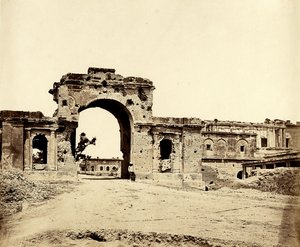 Porte menant à la Résidence, Lucknow, 1858