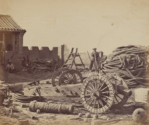 Intérieur du fort de Pehtang montrant le magasin et le canon en bois, 1er août 1860, 1860 - Felice Beato