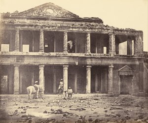Intérieur de Secundra Bagh après le Massacre