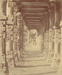 Intérieur du temple hindou à Kootub