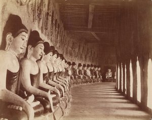 Les quarante-neuf Gautamas dans le temple de Sagaing - Felice Beato