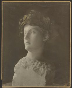 Une Jeune Fille Anglaise - Fernand Khnopff