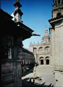 Façade sud et la Plaza de Praterias