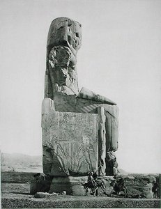 Statue colossale, Temple d