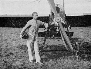 Course aérienne Londres-Paris : le gagnant, M. WL Brock, pilote de course américain, 1914 - Flight Photo