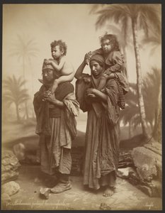 Bedouines portant leurs enfants - Félix Bonfils