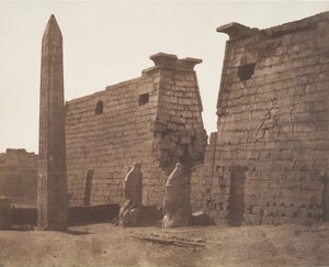 Louksor Thèbes, Construction Antérieure - Pylône Colosses et Obélisque