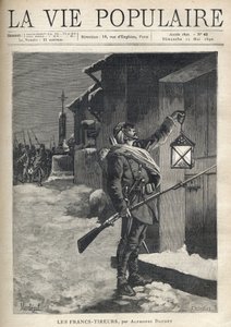 Un soldat, portant tout son barda, un fusil à baïonnette et agitant une lanterne devant la porte fermée d