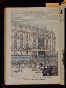Départ de la course cycliste Paris-Brest devant les bureaux de 