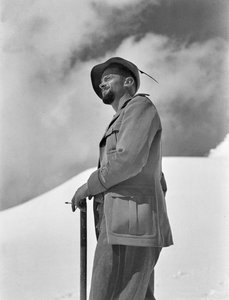 Soldat Alpino dans la neige