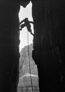 Dolomites : grimpeur dans le Dülfer de la Cima Grande di Lavaredo
