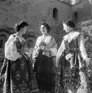 Groupe de femmes en costume traditionnel à Piana de 