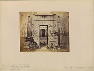 Edfû - Vue à travers la grande porte d