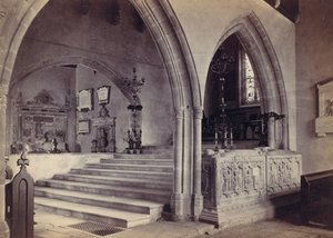 Monuments et marches du chœur, église de Tenby, années 1870 - Francis Bedford