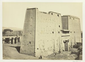 Le Grand Pylône à Edfou, Haute-Égypte, 1857