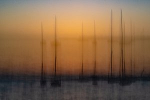 Voiliers au coucher de soleil, image floue - Franco Tessarolo