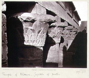Les chapiteaux du portique, Temple de Khnum, Esna - Frank Mason Good