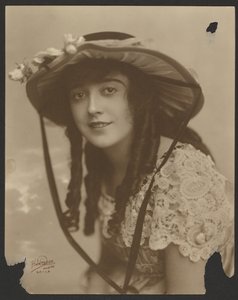 [Portrait de femme]