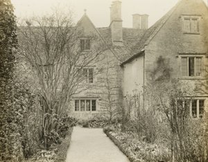 Manoir de Kelmscott : La façade du jardin