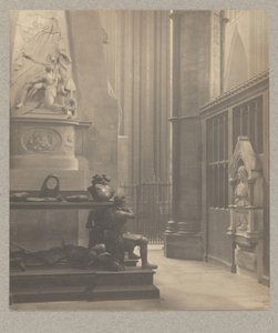 [Abbaye de Westminster : transept nord, allée est, tombeau de De Vere et Franklin]. - Frederick H. Evans