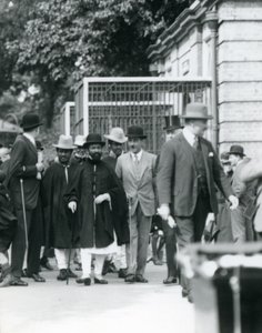 Sir Peter Chalmers Mitchell avec le régent éthiopien Haile Selassie et son entourage, Zoo de Londres - Frederick William Bond