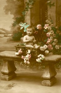 Bébé dans un panier - French Photographer