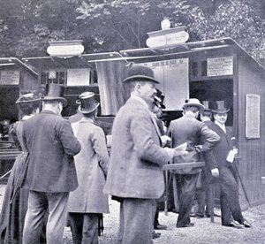 Paris, « sur le turf », fin du XIXe siècle - French Photographer