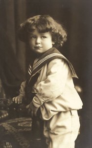 Garçon en costume de marin - French Photographer