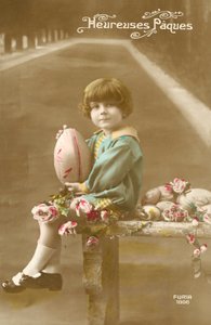 Garçon avec des œufs de Pâques - French Photographer